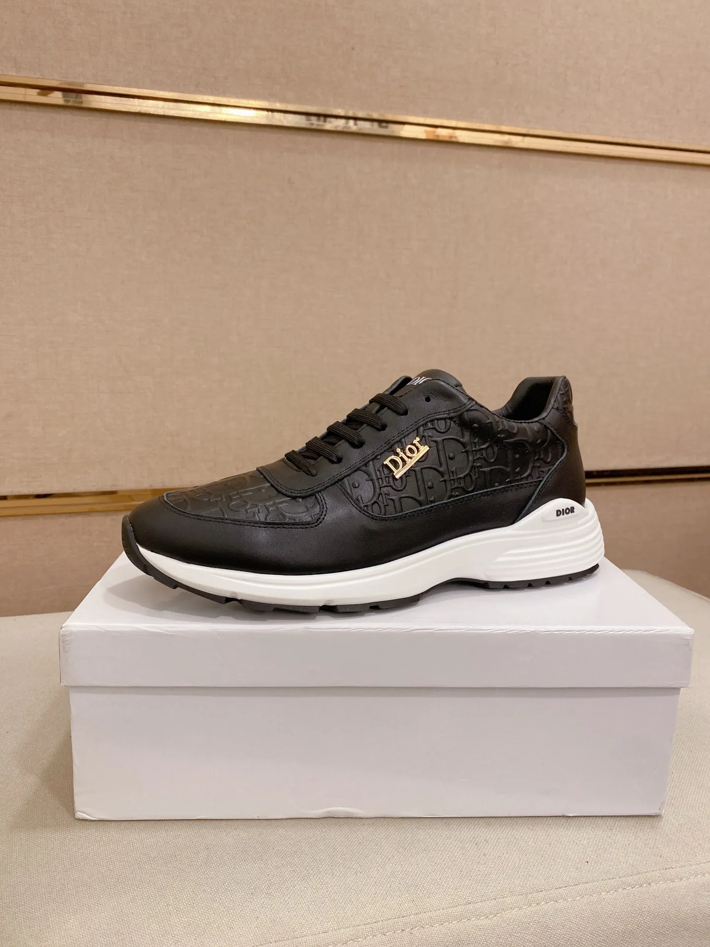 Men's shoes💰: 462💰 [Dior·Dior] New casual sports style men's shoes, new spring and summer design, perfect workmanship, lace-up style to create wardrobe quality, upper: imported first-layer cowhide, sheepskin lining is soft and comfortable, ultra-light TPU wear-resistant outsole, simple, versatile fashion men's shoes, excellent color code number 38--44. Can be customized 45 non-returnable
